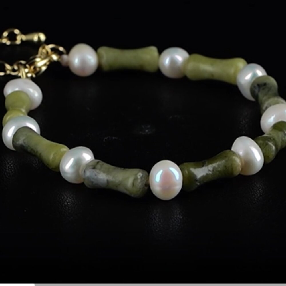 Connemara Marble 15.00 ctw and Freshwater Pearl Irish Bracelet in Goldtone